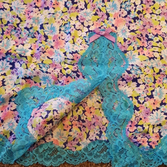 VS silk nighty - Picture 2 of 5